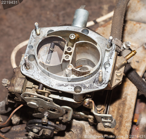 Image of car's carburetor with the cover removed