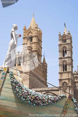 Image of cart of santa rosalia in the Cathedral of Palermo