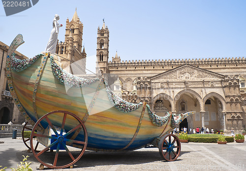 Image of cart of santa rosalia in the Cathedral of Palermo