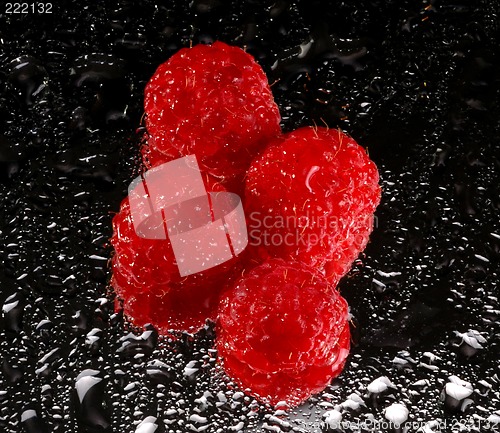 Image of red raspberries on mirror