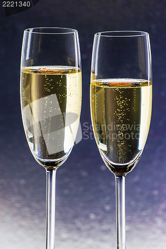 Image of Champagner with blue background