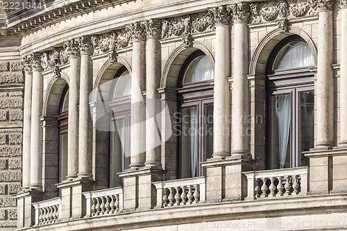 Image of facade of opera house Dresden