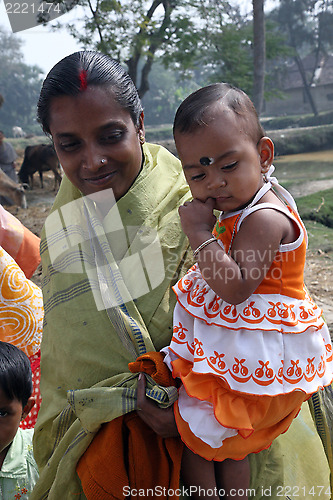Image of Mother carries the little girl Sabita Bisvas