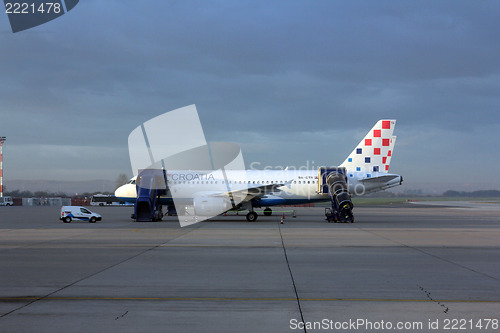 Image of Croatia Aerlines A319 serviced by the ground crew