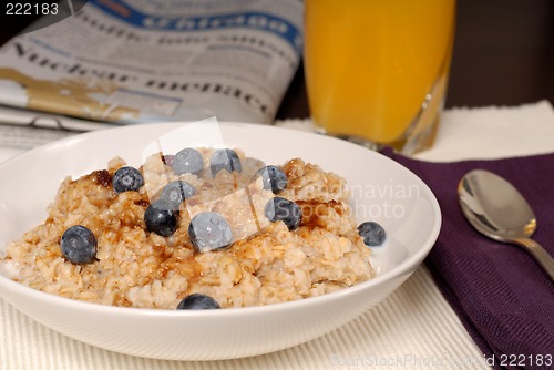 Image of Oatmeal with brown sugar and blueberries