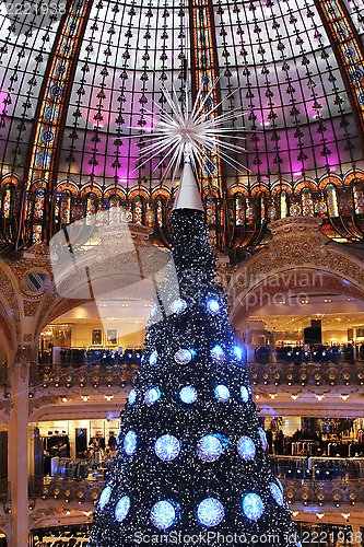 Image of Christmas tree at Galleries Lafayette, Paris