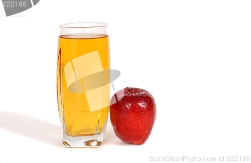 Image of Glass of apple juice with an apple next to glass