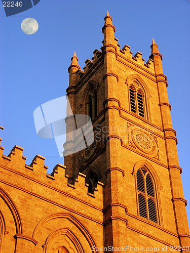 Image of Church in Montreal at full moon