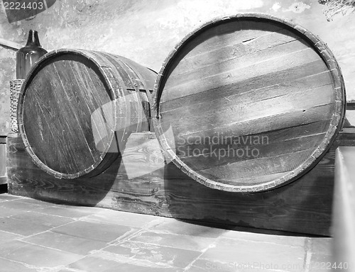 Image of wooden barrel 