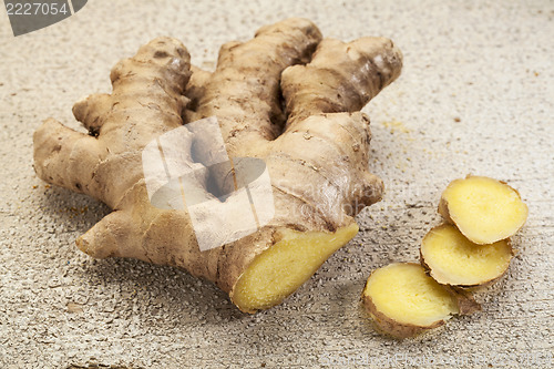 Image of ginger root slices