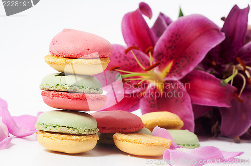 Image of Lily and macaron cookies
