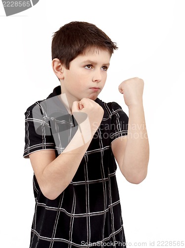 Image of teen boy boxer trains defence