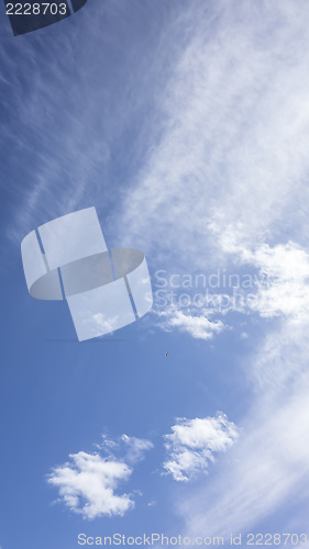 Image of l blue sky and white clouds 