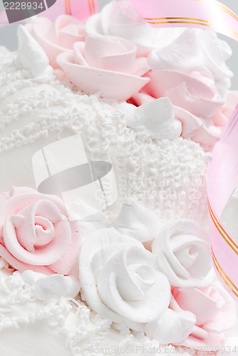Image of Pink and white delicious luxurious wedding cake