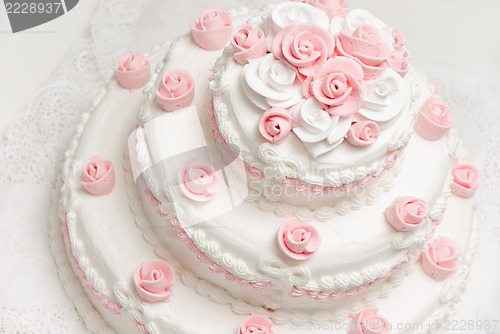 Image of Pink and white delicious luxurious wedding cake