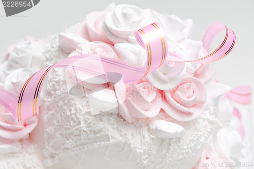 Image of Pink and white delicious luxurious wedding cake