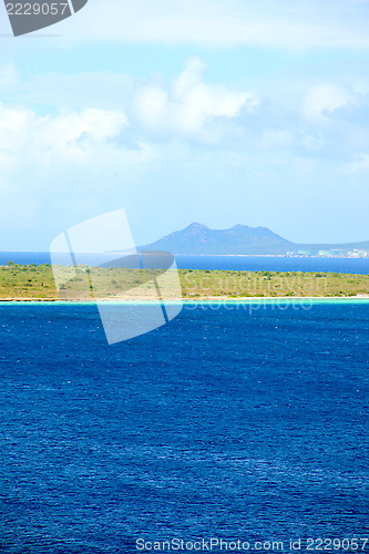 Image of Caribbean waters.
