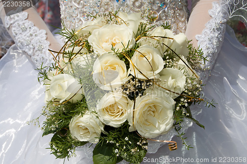 Image of white wedding bouquet