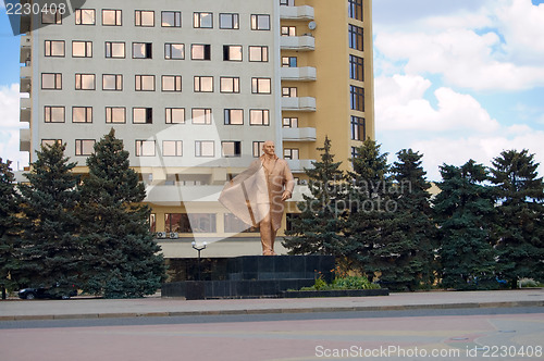 Image of Staue of Soviet former Vladimir Lenin