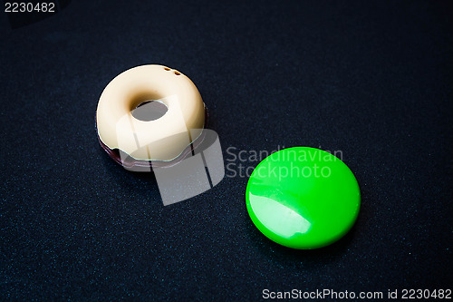 Image of Close up plastic reminder magnets on dark background