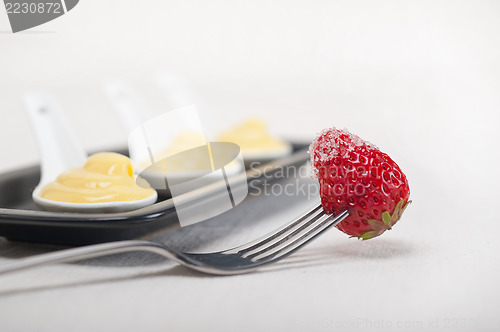 Image of custard pastry cream and srawbwrry