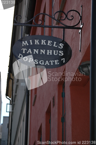 Image of dentists sign