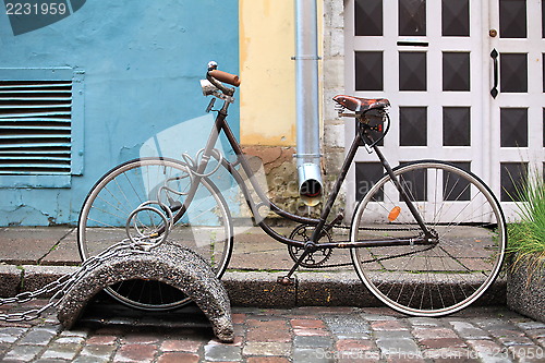 Image of old bicycle 