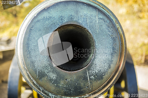Image of front of a cannon tube