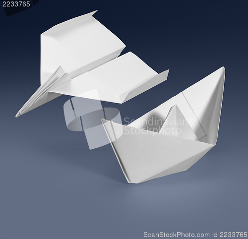 Image of paper ship and paper plane