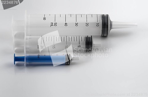 Image of Syringes Front Linear 01