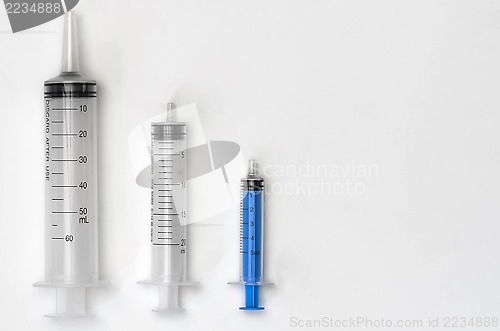 Image of Syringes Top Linear 01