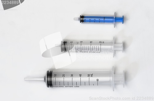 Image of Syringes Top Linear 02