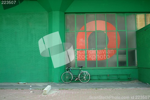 Image of bike at the wall