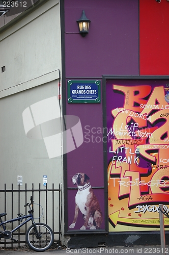 Image of Bike and graffitti