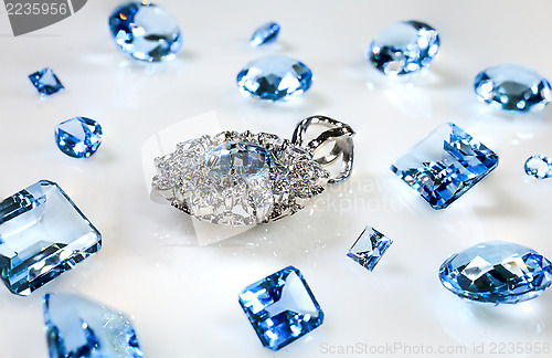 Image of Pendant with diamonds