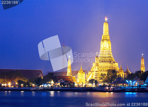 Image of Wat Arun in Bangkok at night