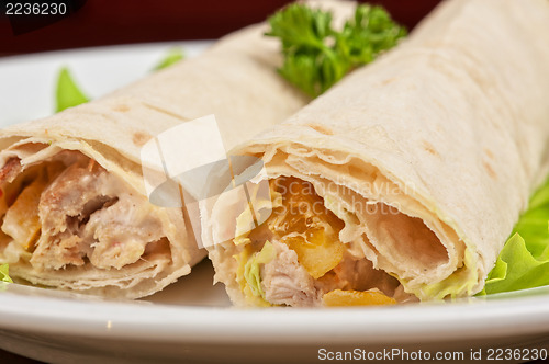 Image of fried chicken meat at pitta bread