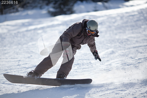 Image of Man snowboarder