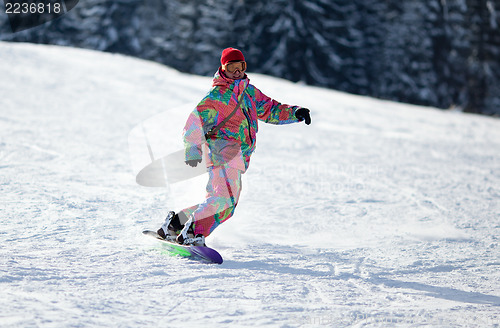 Image of Man snowboarder