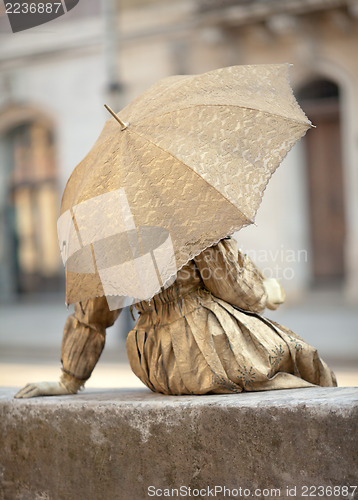 Image of Live statue under umbrella