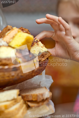 Image of Child takes cake