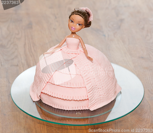 Image of Birthday cake -figurine of Bratz doll in a dress