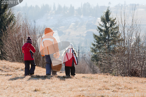 Image of Family go on picnic