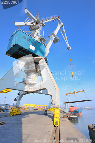 Image of crane and steel plate in harbor