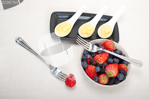 Image of custard pastry cream and berries