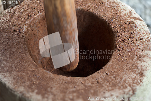 Image of Grinding cocoa beans in the mortar