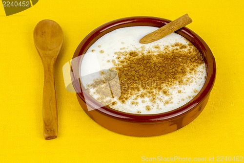 Image of Rice pudding in a ceramic bowl