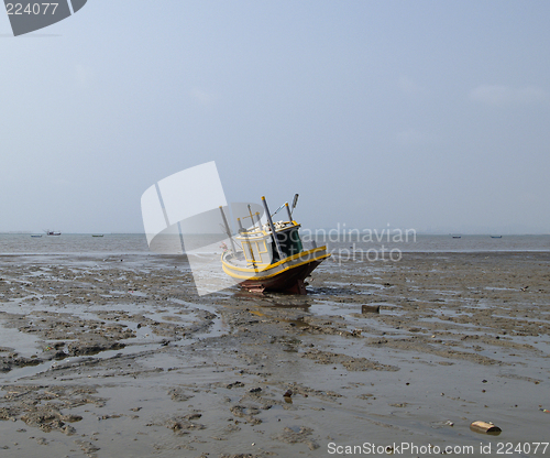 Image of Boat in the mud