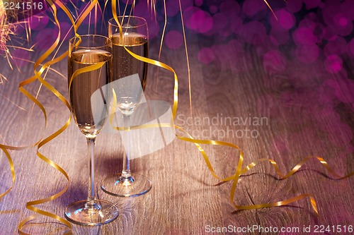Image of Pair glasses of champagne