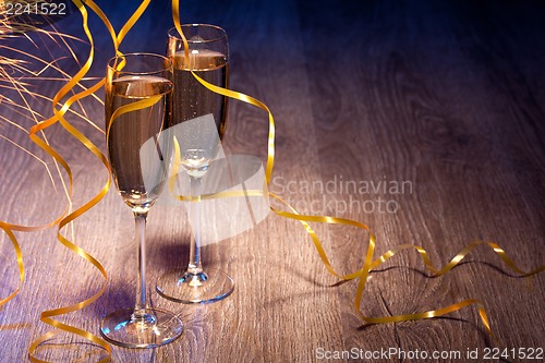 Image of Pair glasses of champagne